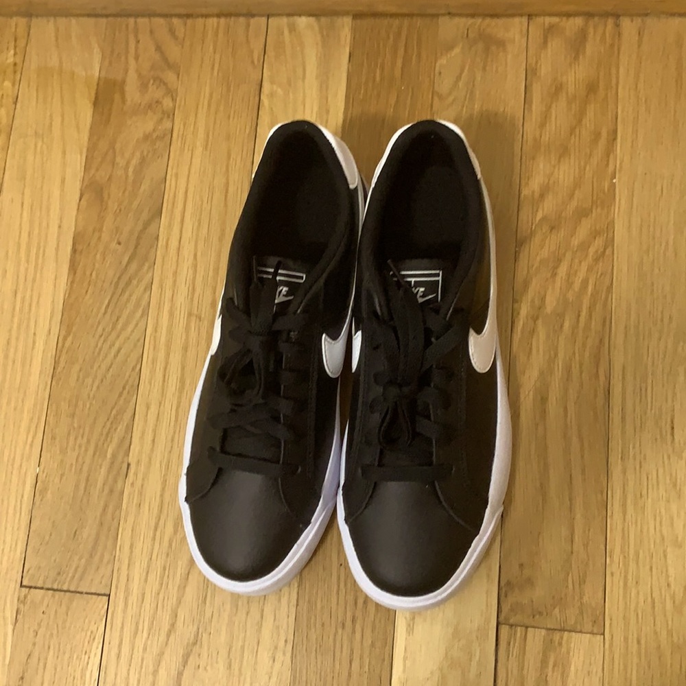 Nike Tennis Shoes